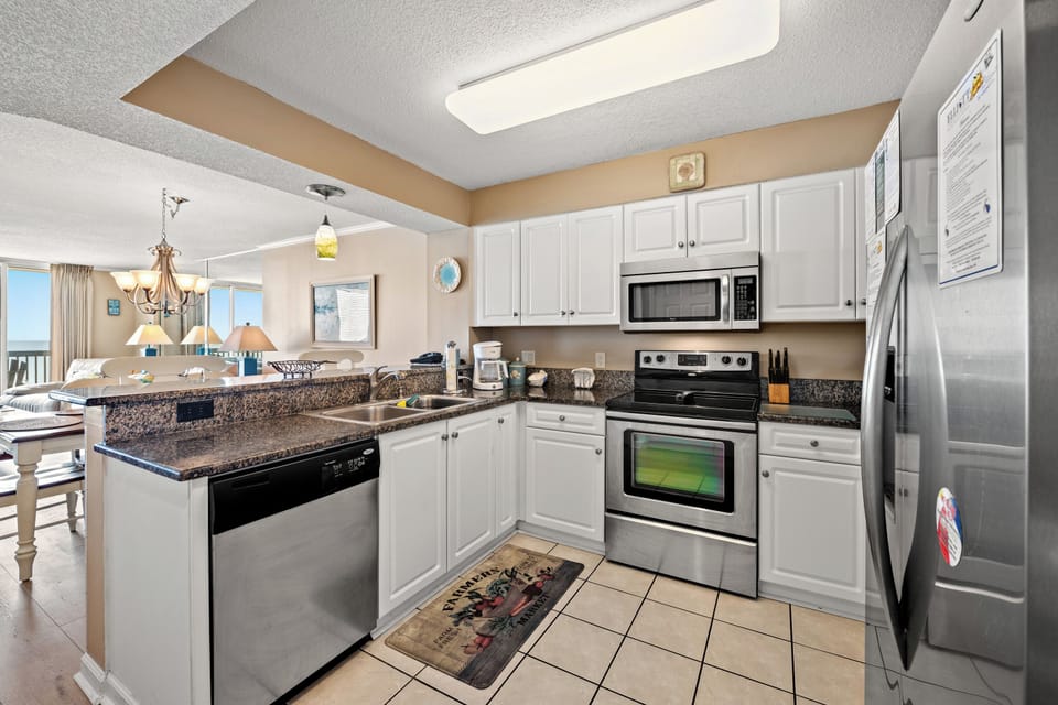 Fully equipped kitchen & plenty of counter space to help make meal prep a snap.