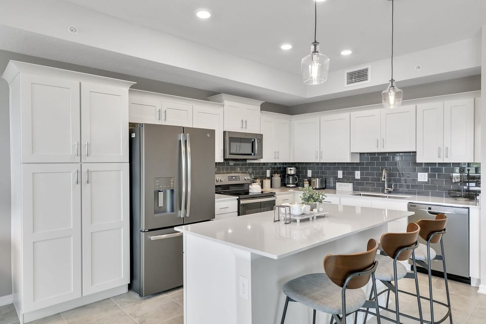 Fully equipped kitchen area.