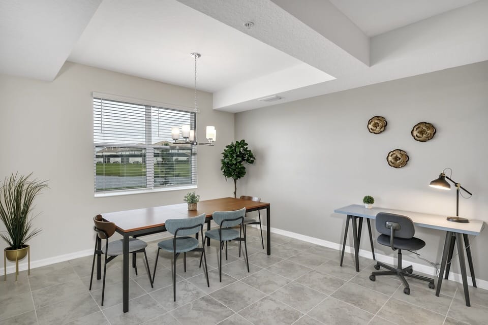 Dinning area + work space.