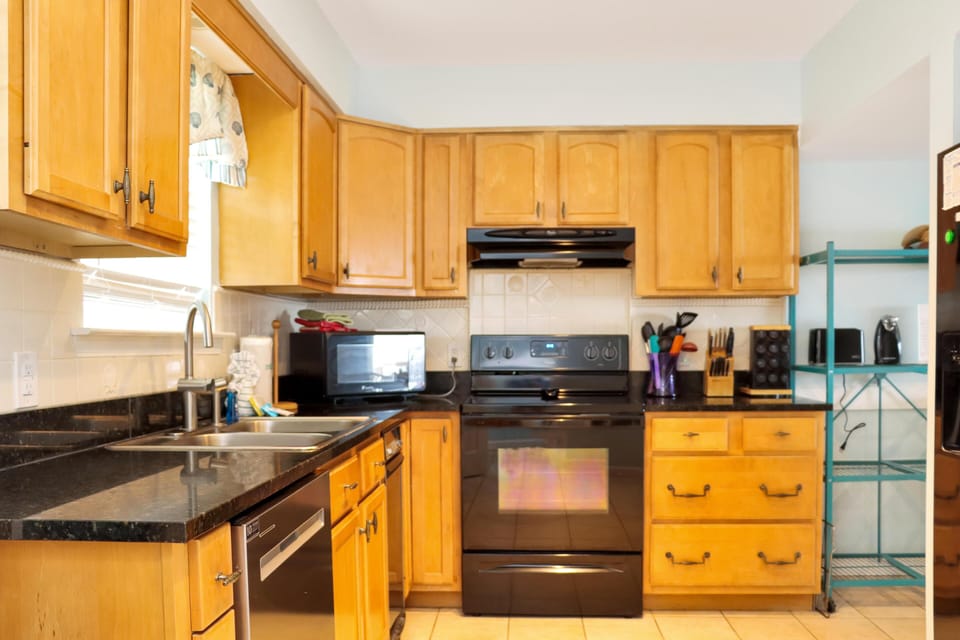 House, Multiple Beds (Absolute Heaven) | Private kitchen | Toaster