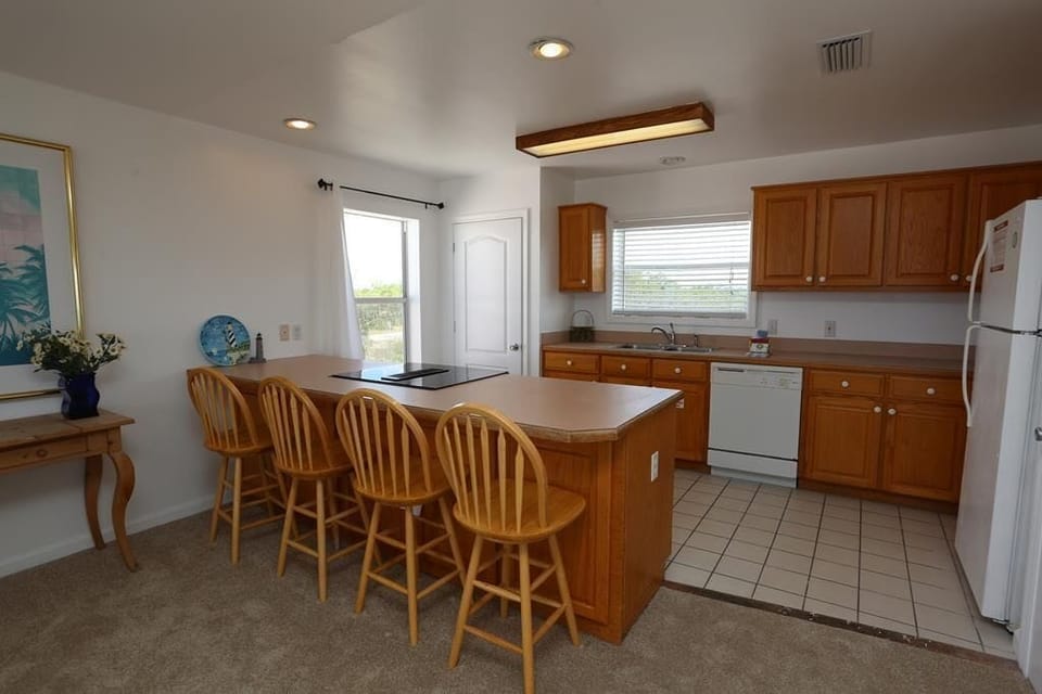 House, Multiple Beds (Amethyst Cove) | Private kitchen
