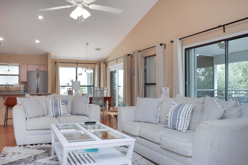 House, Multiple Beds (Woofs and Waves) | Living area