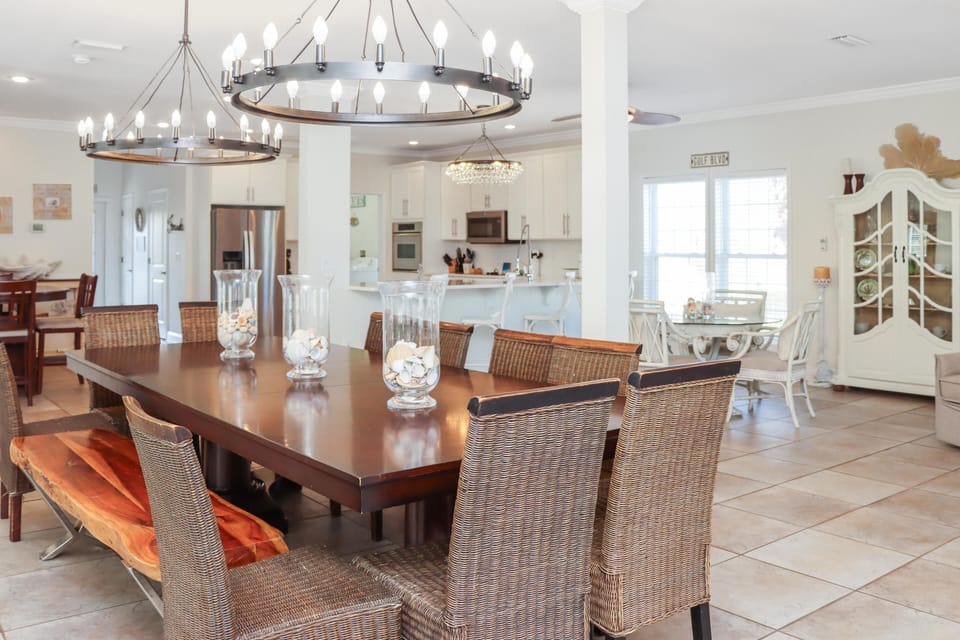 House, Multiple Beds (Big Chill) | Dining