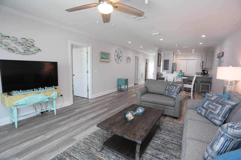 Condo, 1 King Bed with Sofa bed (Beach Destiny) | Living area