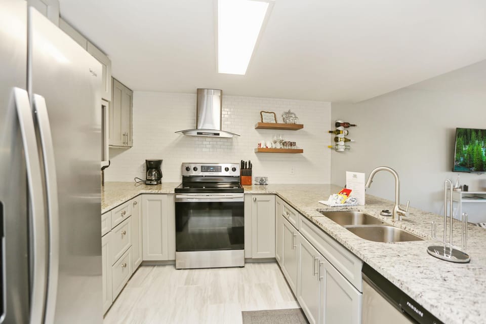 House, Multiple Beds (Buckeye Beach House) | Private kitchen