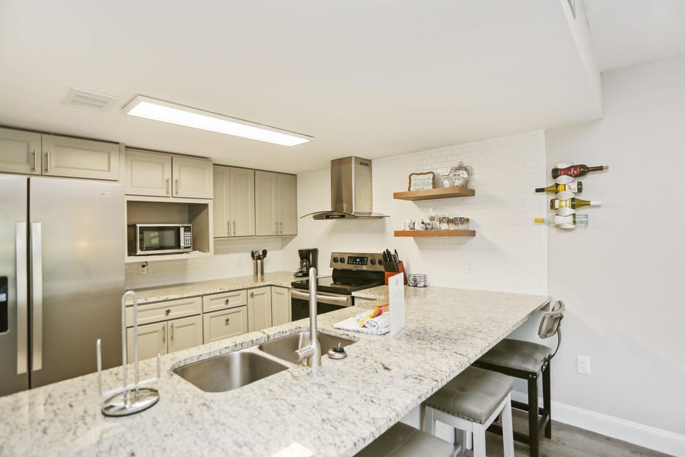 House, Multiple Beds (Buckeye Beach House) | Private kitchen