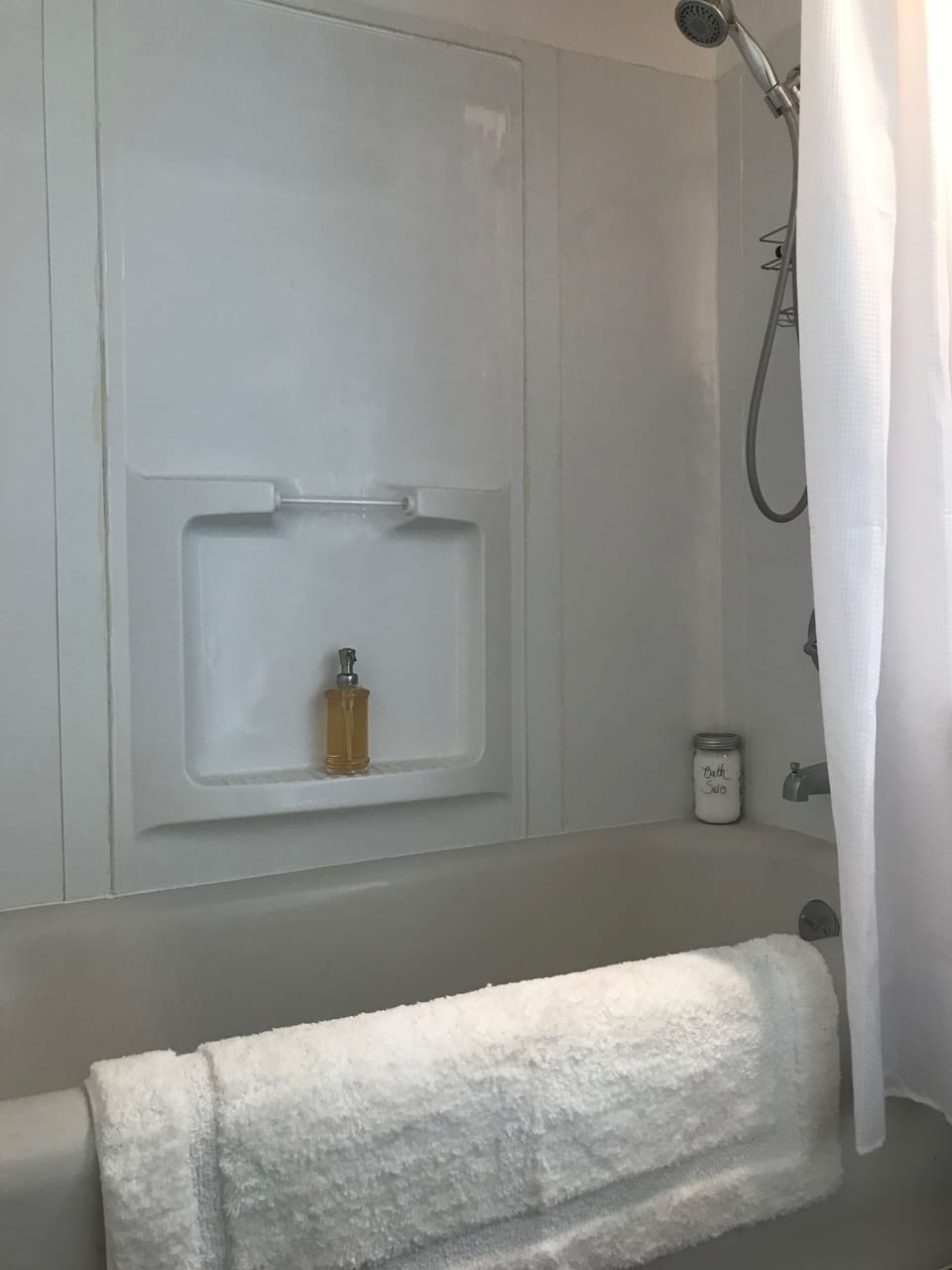 Tub/shower, bath salts and bubble bath provided.