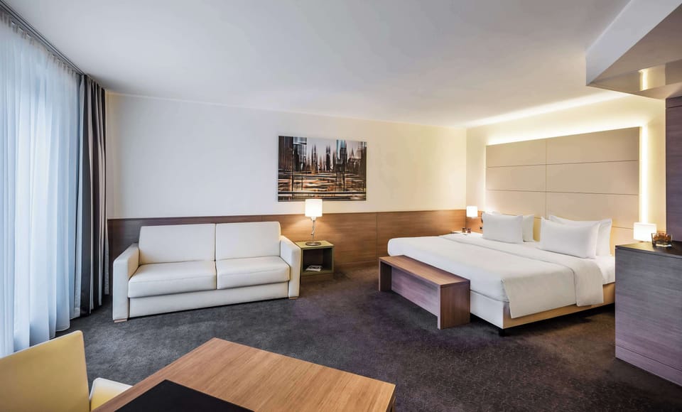 Junior Suite, 1 Queen Bed with Sofa bed | Hypo-allergenic bedding, minibar, in-room safe, desk