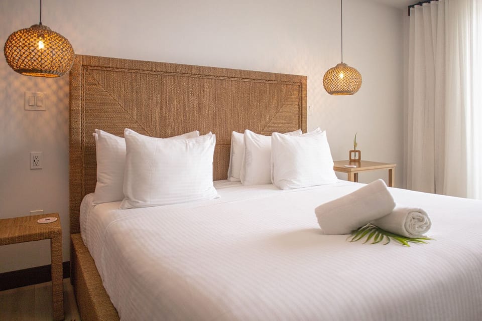 Luxury Room, 1 King Bed, Ocean View | Beach/ocean view