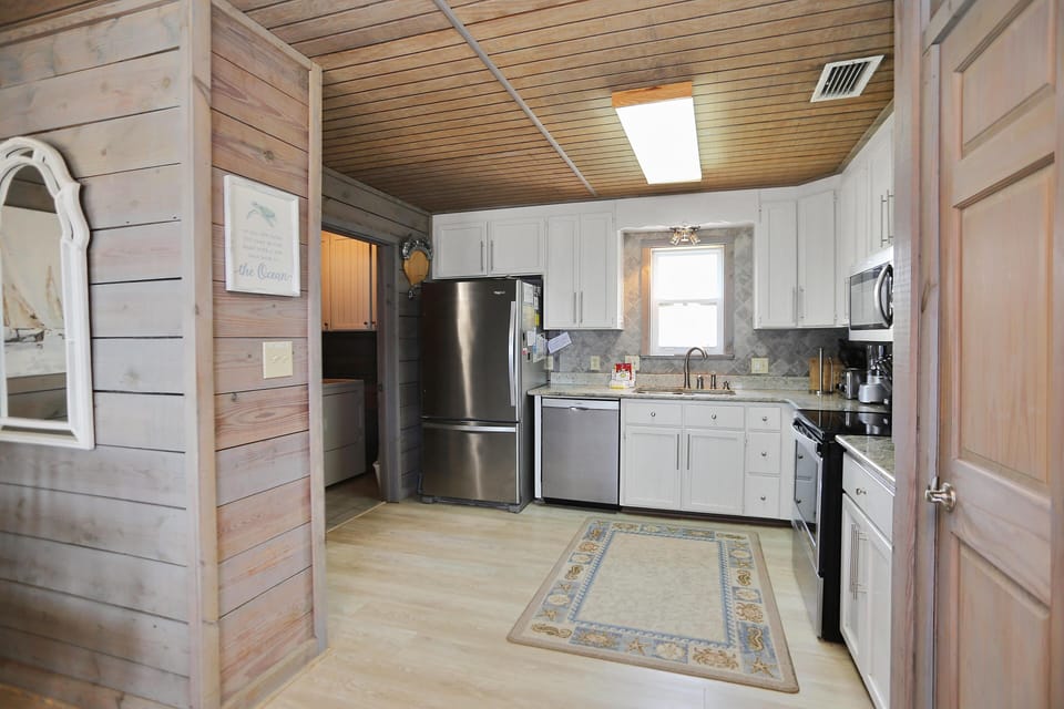 House, Multiple Beds (Coastawhile) | Private kitchen | Cookware/dishes/utensils