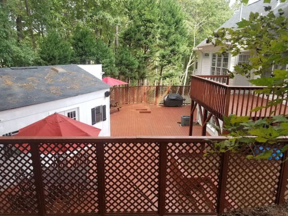 Upper and lower deck
