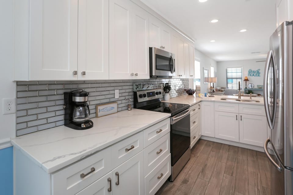 House, Multiple Beds (Good Day Sunshine) | Private kitchen
