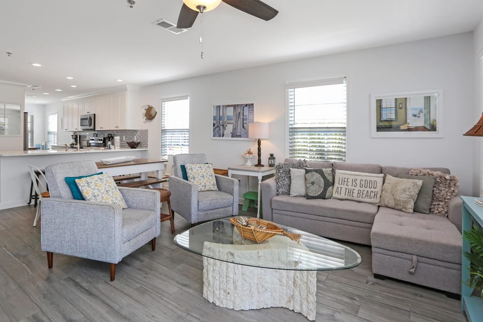 House, Multiple Beds (Good Day Sunshine) | Living area