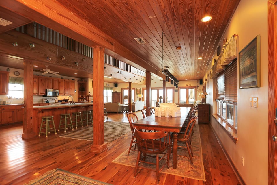 House, Multiple Beds (Hatchling Hideaway) | Dining