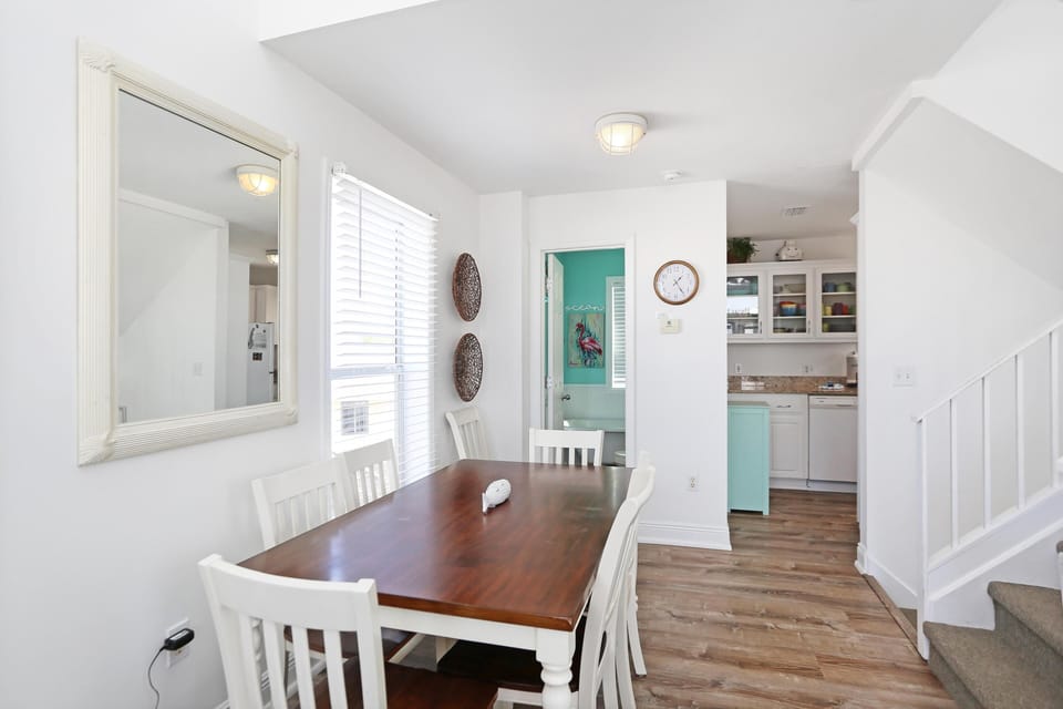 House, 2 Queen Beds (Narrow Escape) | Dining