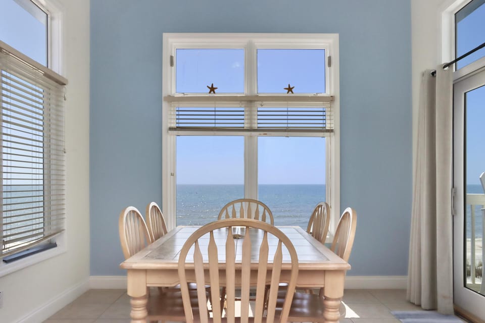 House, Multiple Beds (La Mer) | Dining