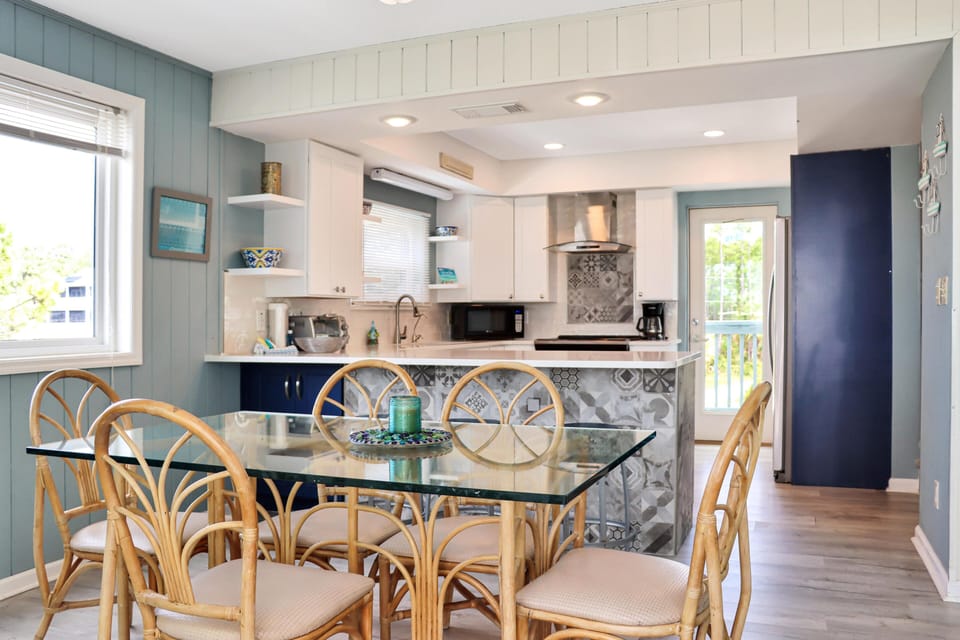 House, Multiple Beds (Indian Summer) | Private kitchen | Toaster, cookware/dishes/utensils