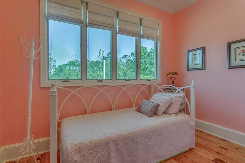 House, 2 Queen Beds (Island Idyl) | 4 bedrooms, individually decorated, individually furnished
