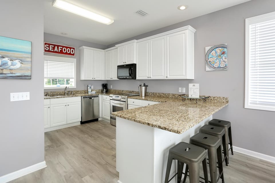 House, Multiple Beds (Pearly Shells) | Private kitchen