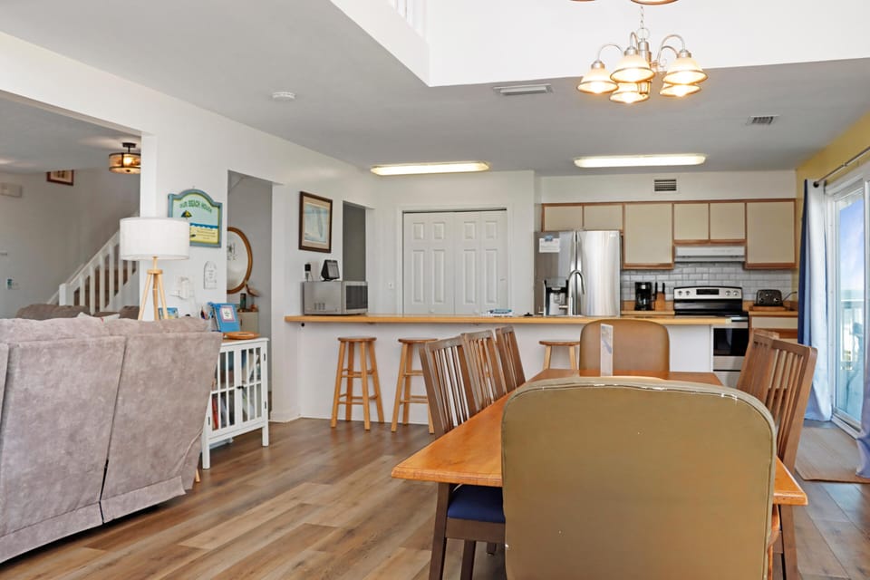 House, Multiple Beds (Pelican) | Interior