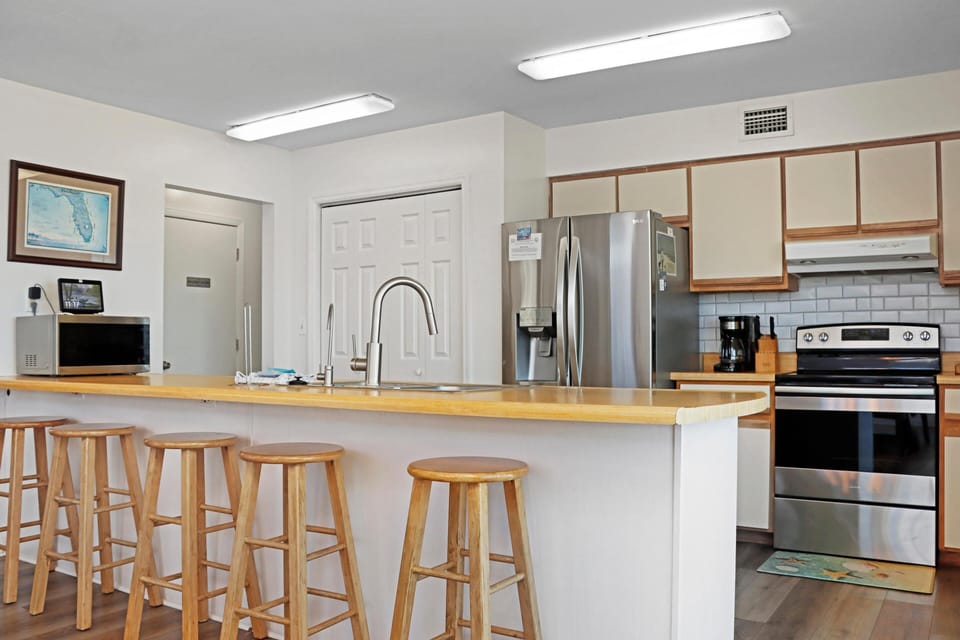 House, Multiple Beds (Pelican) | Private kitchen