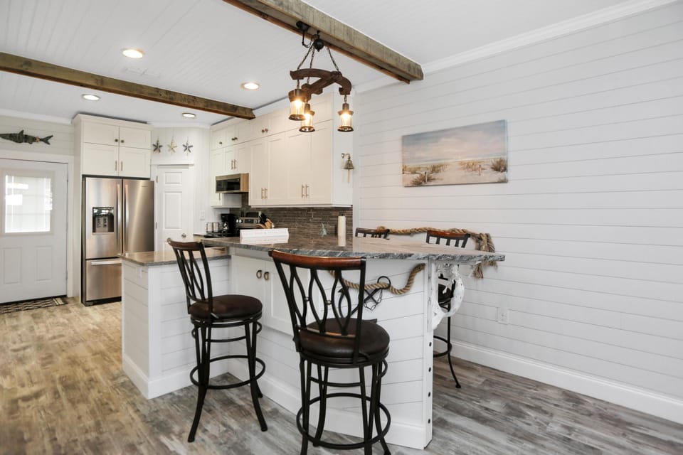 House, Multiple Beds (Set Sail at 5) | Private kitchen