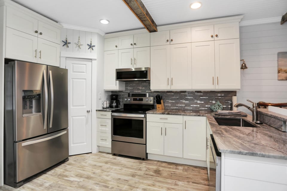 House, Multiple Beds (Set Sail at 5) | Private kitchen