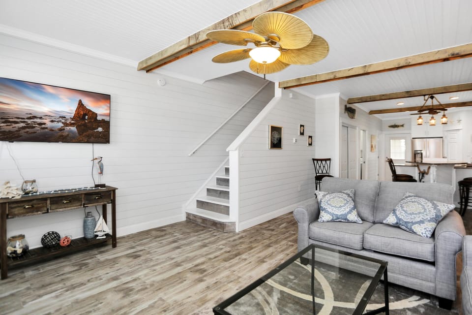 House, Multiple Beds (Set Sail at 5) | Living area