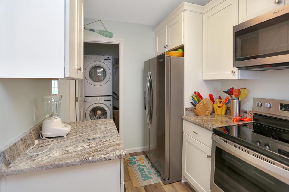 House, Multiple Beds (Sandcastle C) | Private kitchen | Cookware/dishes/utensils