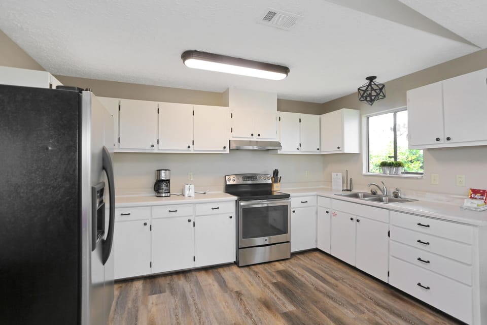 House, Multiple Beds (Hideaway Bay) | Private kitchen | Cookware/dishes/utensils