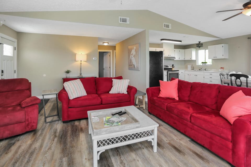 House, Multiple Beds (Hideaway Bay) | Living area