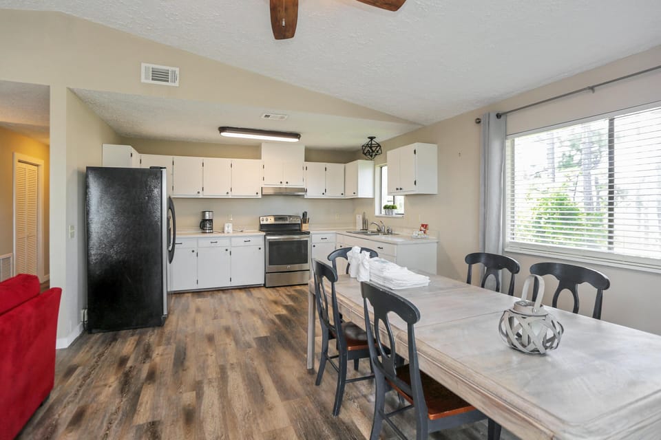 House, Multiple Beds (Hideaway Bay) | Private kitchen | Cookware/dishes/utensils