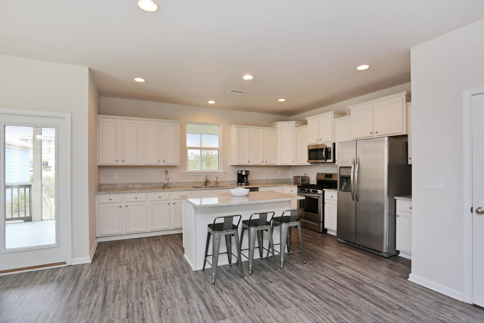 House, Multiple Beds (The Sandpiper) | Private kitchen