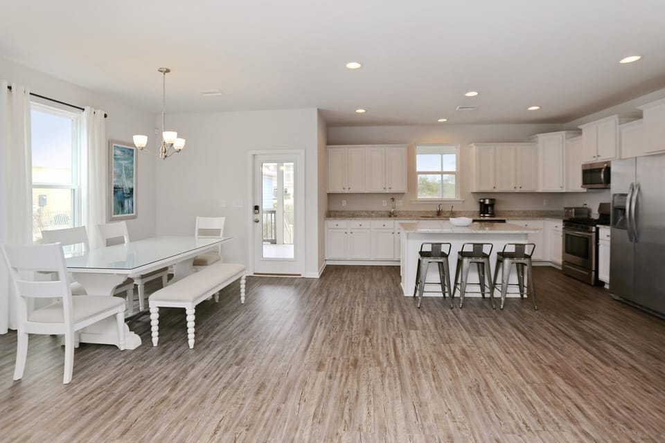 House, Multiple Beds (The Sandpiper) | Private kitchen
