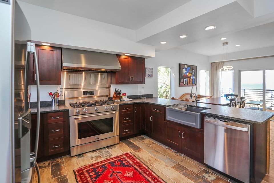 House, Multiple Beds (The House on the Blue Shore of Silenc) | Private kitchen
