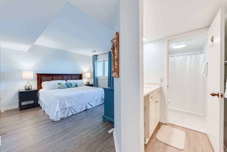 Primary bedroom with en-suite bath