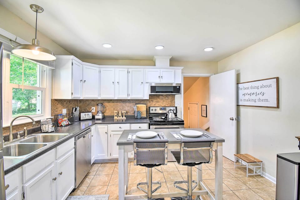 Fully Equipped Kitchen | Hand Mixer | Pots & Pans | Ice Maker