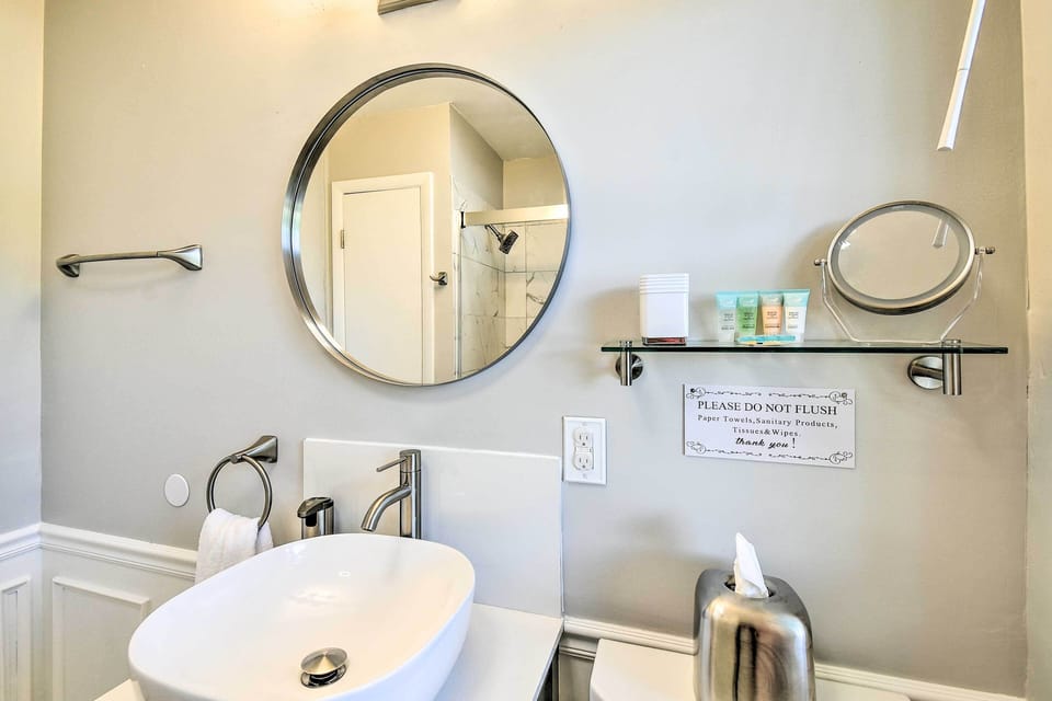 Full Bathroom | Bluetooth Speaker