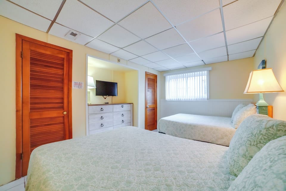 Bedroom | 2 Full Beds | No Linens Provided
