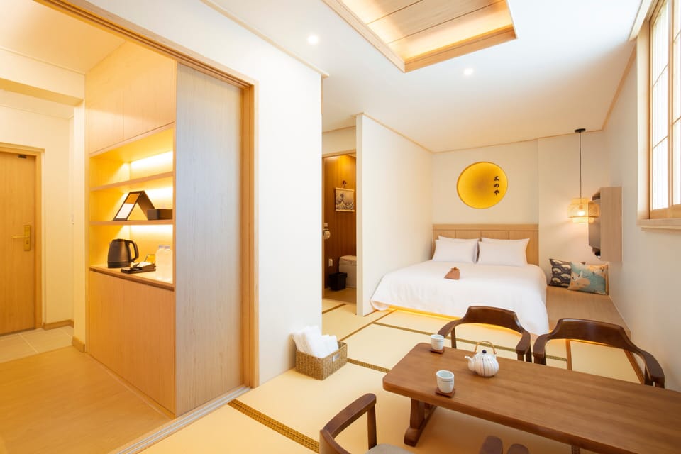 Deluxe Double Room | Free WiFi, bed sheets