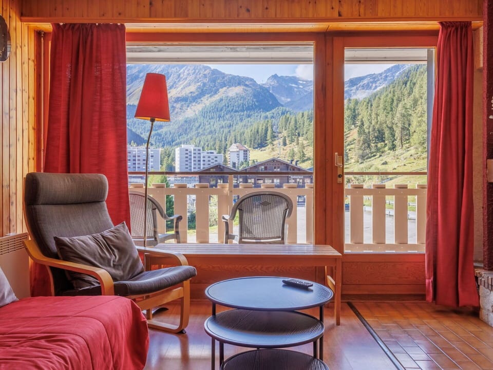 Wood, Room, Home, Apartment, Wood Stain, Hardwood, Curtain, Varnish, Wood Flooring, Chair
