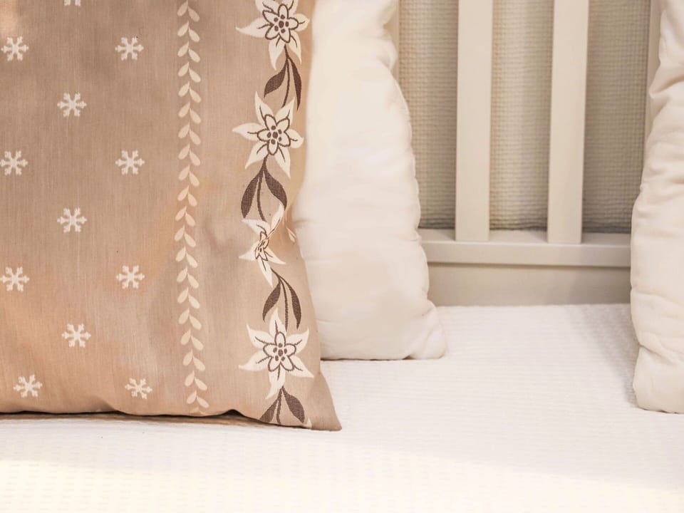 Rectangle, Beige, Wood, Curtain, Lamp, Font, Pillow, Tints And Shades, Linens, Plant