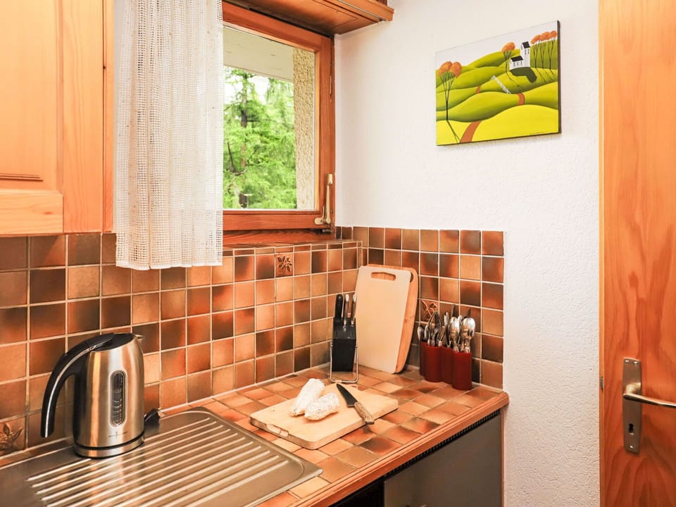 Property, Window, Building, Cabinetry, Wood, Table, Interior Design, Architecture, Kitchen, Countertop