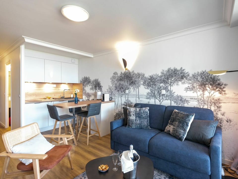 Table, Furniture, Property, Couch, Building, Interior Design, Living Room, Wood, Comfort