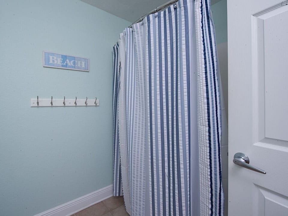 Master bathroom tub/shower