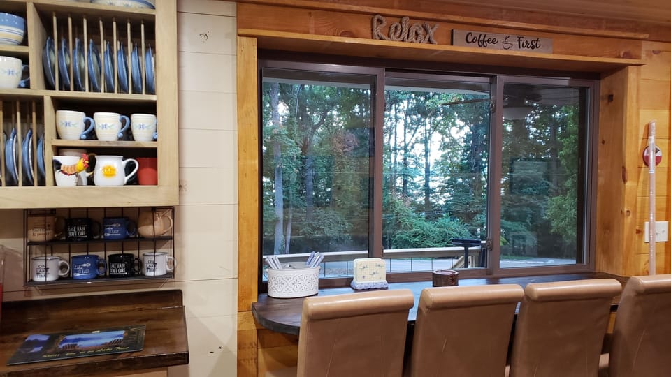 Coffee/breakfast bar overlooking Cherokee Lake.