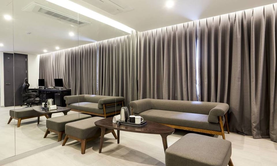 Suite | Individually decorated, individually furnished, free WiFi, bed sheets