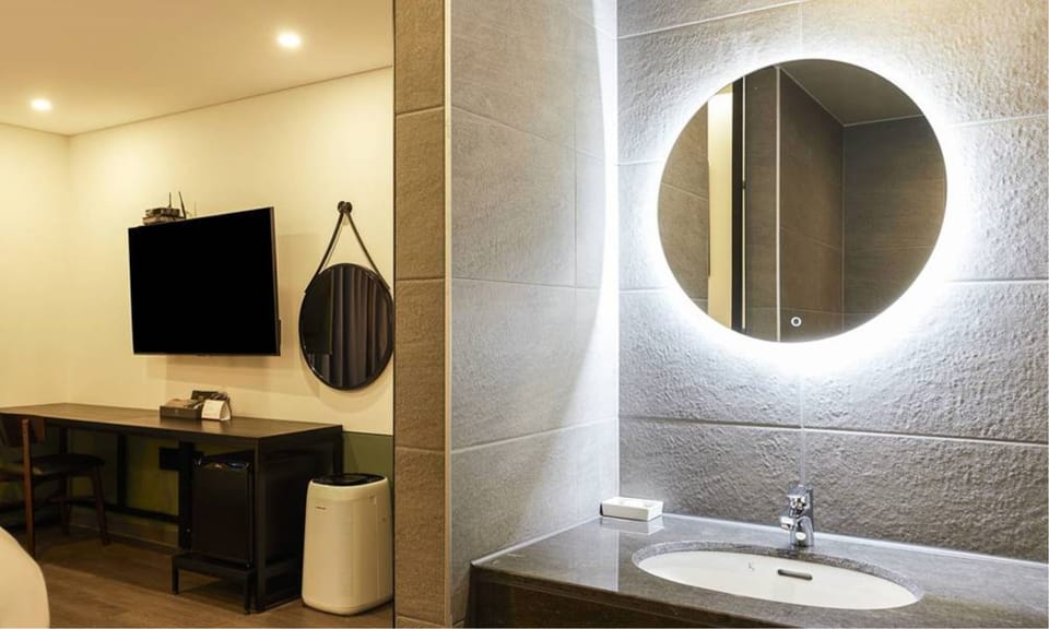 Standard Double Room | Bathroom | Towels