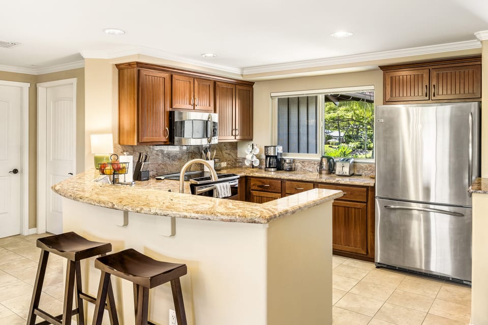 Fully Equipped Kitchen with Bar Seating for 2