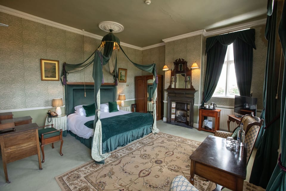 Superior Double Room | Hypo-allergenic bedding, individually decorated, individually furnished